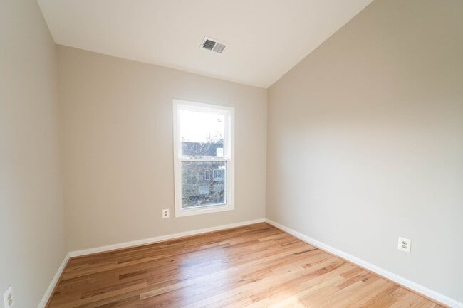 Building Photo - 1553 Templeton Pl