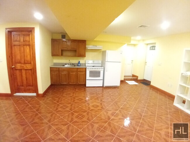 Building Photo - 168 STREET