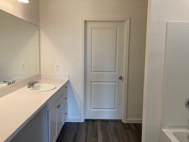 Building Photo - 3 Bedroom 2 Bath 1 Story-House for Lease i...