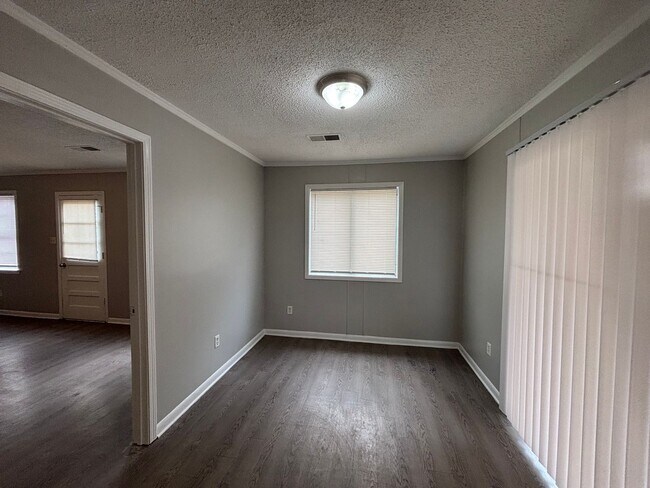 Building Photo - 837 Carrolton Rd