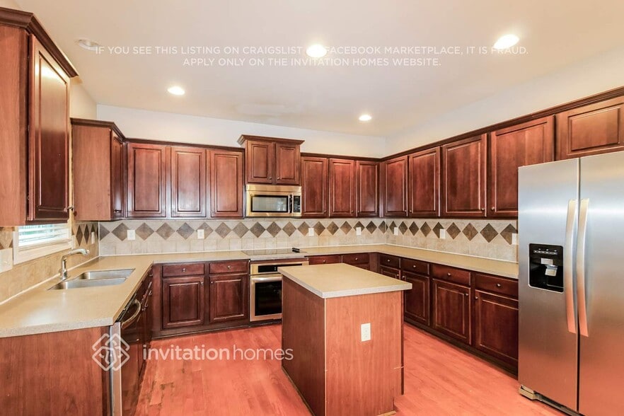 Building Photo - 625 Excalibur Ct SE