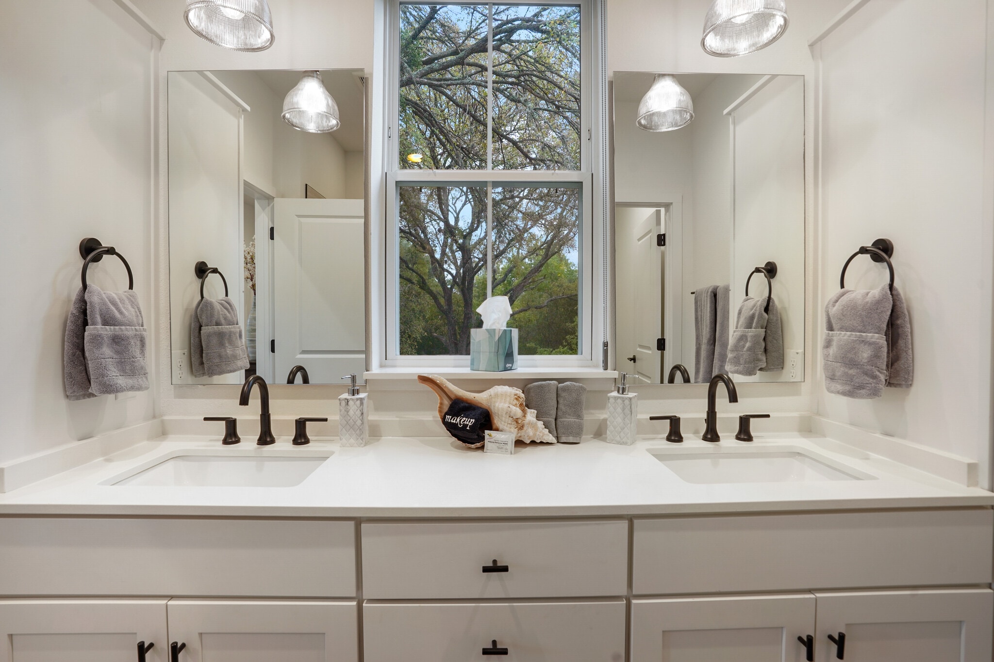 Building Photo - 3809 Valley View Rd