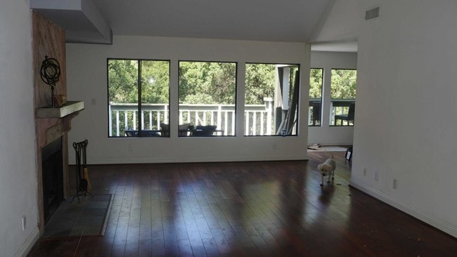 Living Room with Vaulted Ceiling & Fireplace - 4335 Morro Dr