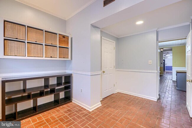 Building Photo - 1419 Battery Ave