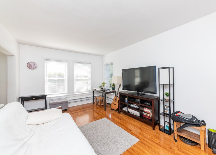 Building Photo - 846 W Ainslie St