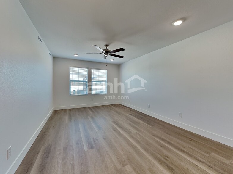 Building Photo - 8373 Buckskin Clf Ave