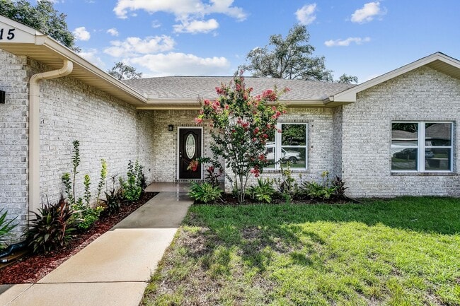 Building Photo - 4 bedroom 2 bathroom home near Eglin Air F...