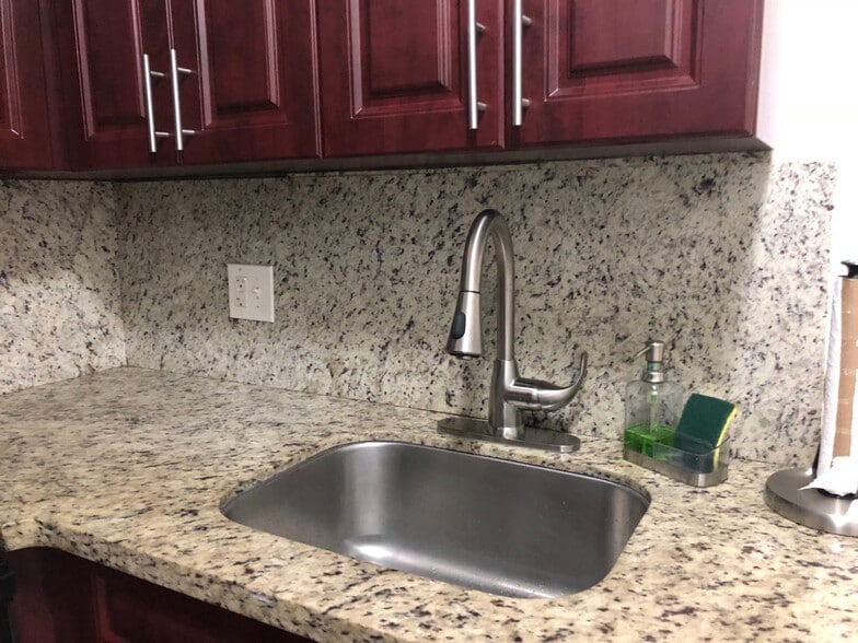 Building Photo - 210 Lake Pointe Dr