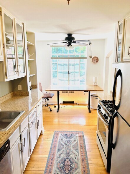 Building Photo - 3132 E 17th Ave