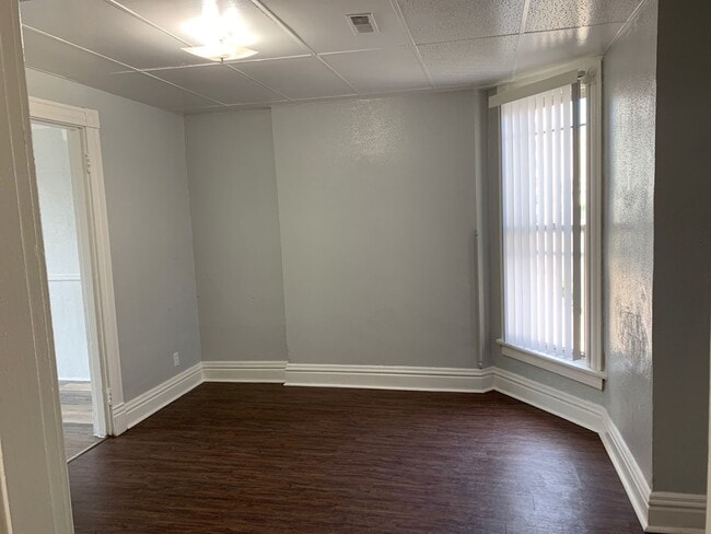 Primary Photo - Large 1 br small living room and a very sm...