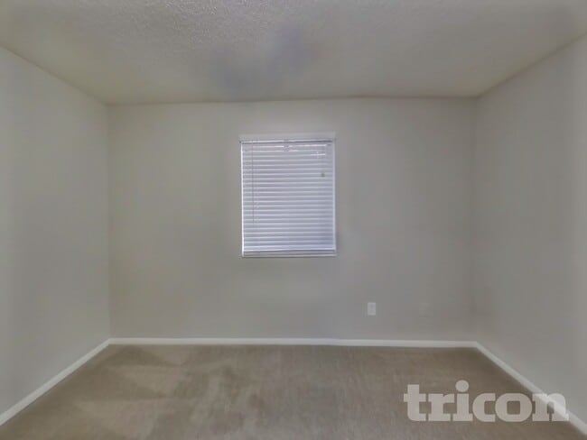 Building Photo - 4963 Beige St