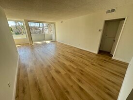 Building Photo - 1547 N Hayworth Ave