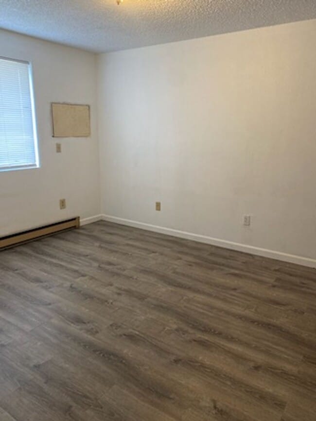 Building Photo - L996