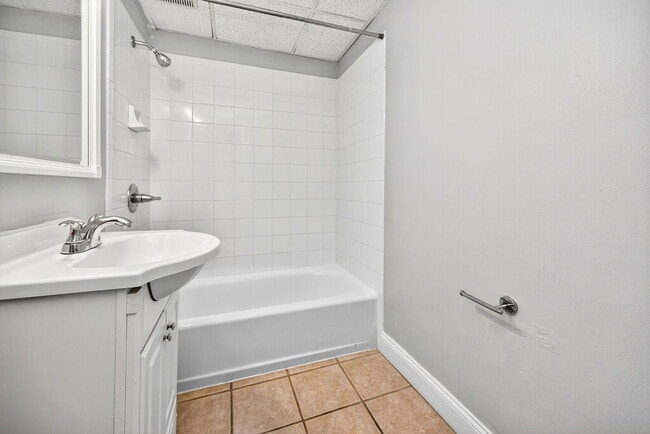 Building Photo - 215 E University Ave