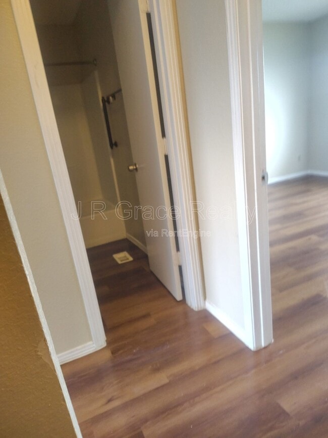 Building Photo - 5947 Shadydell Dr