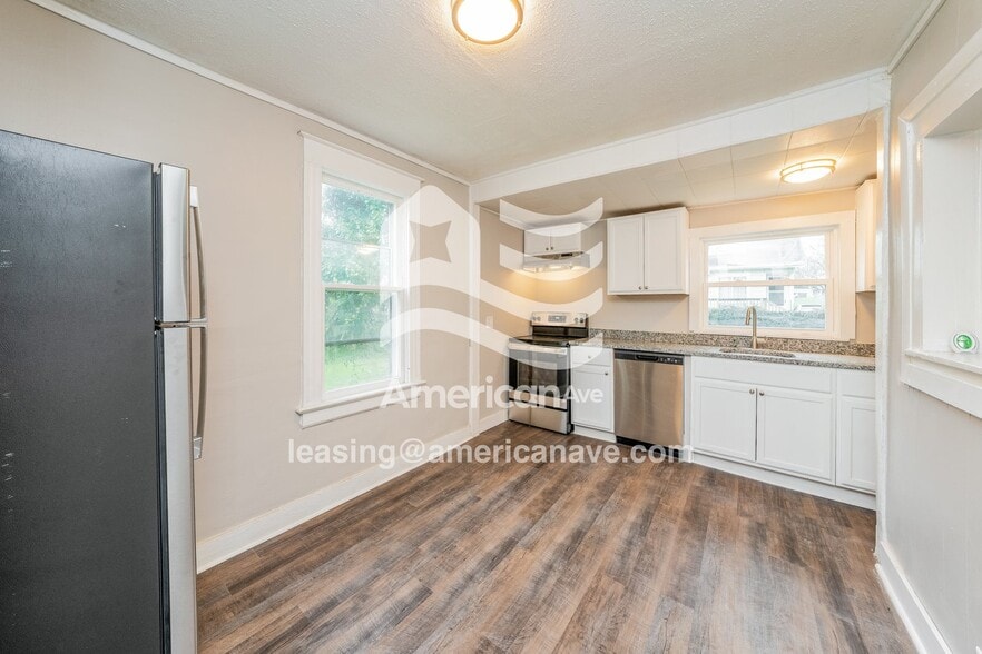 Building Photo - 177 Roycroft Dr