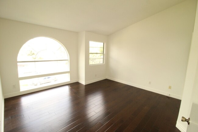 Building Photo - Cape Weston Condo with Great Layout!