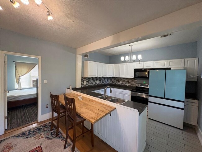 Building Photo - 808 S Beach St