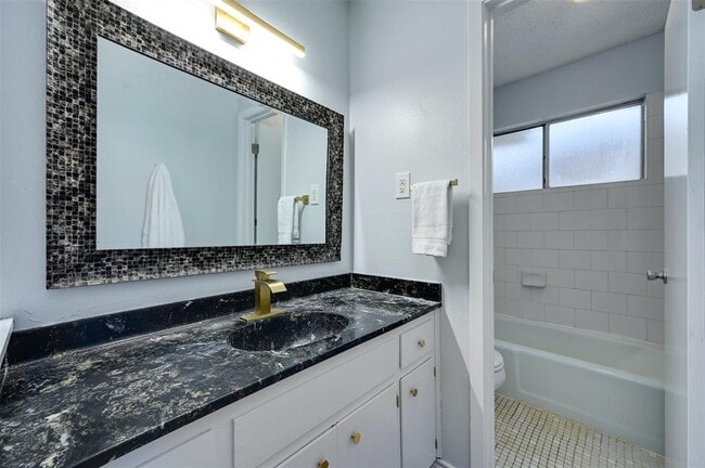 Building Photo - 9924 Chukar Bend