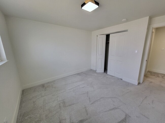 Building Photo - 3410 Woodside Dr