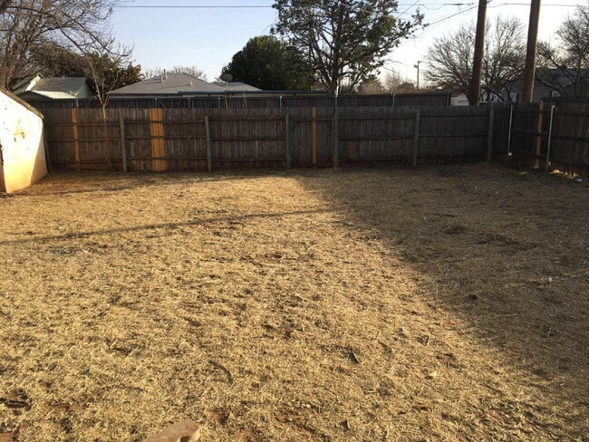 Building Photo - This remodeled charmer is close to Tech and ready for new tenants 7-15-26