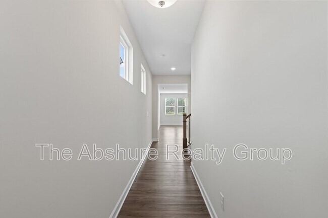 Building Photo - 35 Village Edge Dr