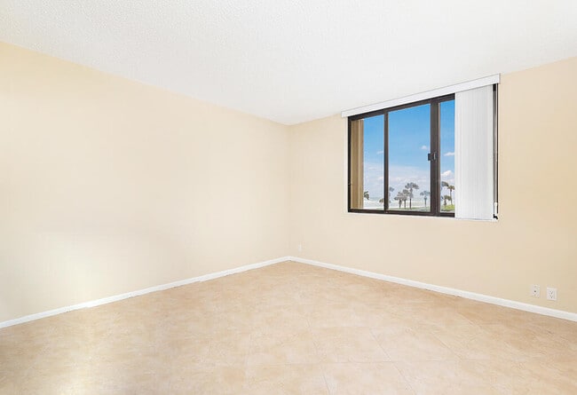 Building Photo - 400 Ocean Trail Way