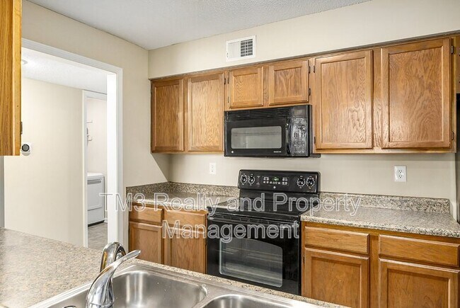 Building Photo - 11118 Nieman Rd