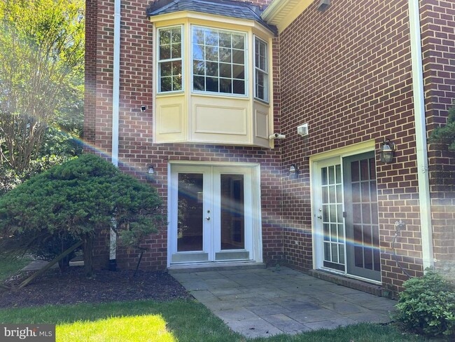 Building Photo - 10220 Cedar Pond Dr