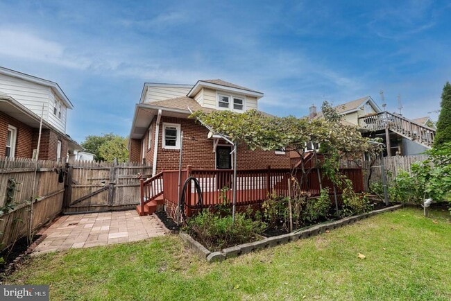 Building Photo - 22 W 6th Ave