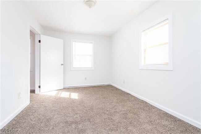 Building Photo - 3905 Woodbine Ave