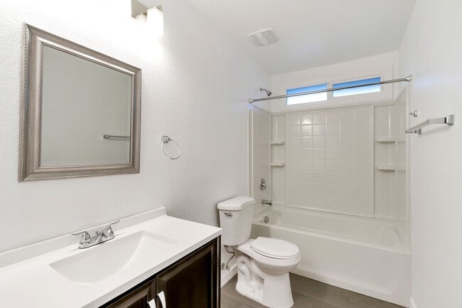 Building Photo - Prime ASU-Area Property: 6-Bedroom Pool Home with 2-Car Garage