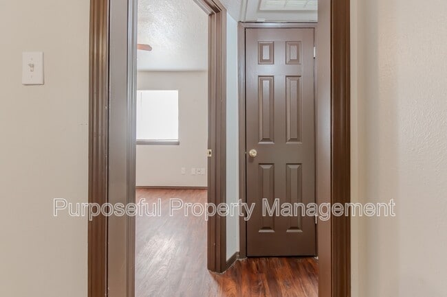 Building Photo - 514 N Ponca Ave