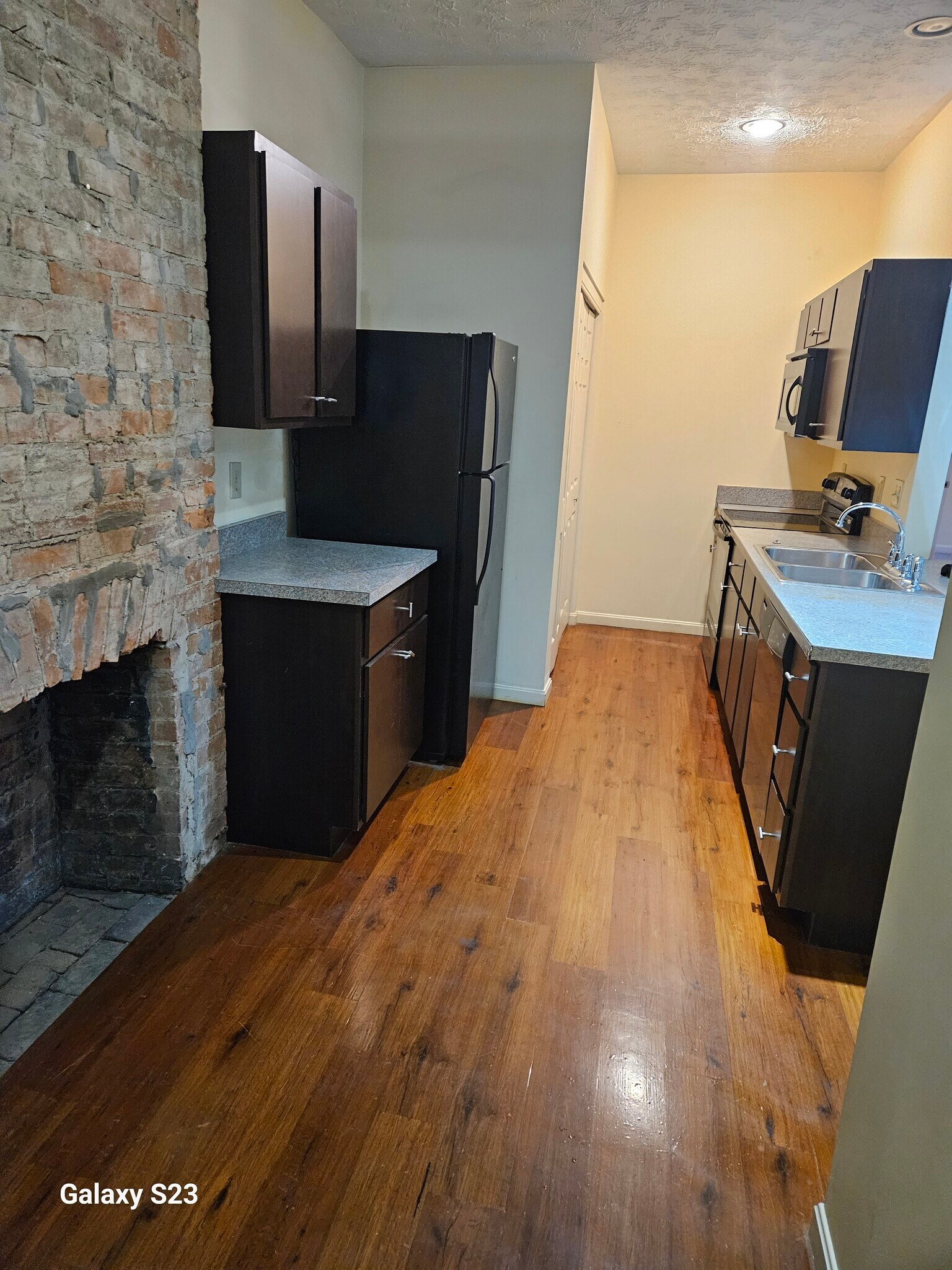 Kitchen - 213 Findlay St