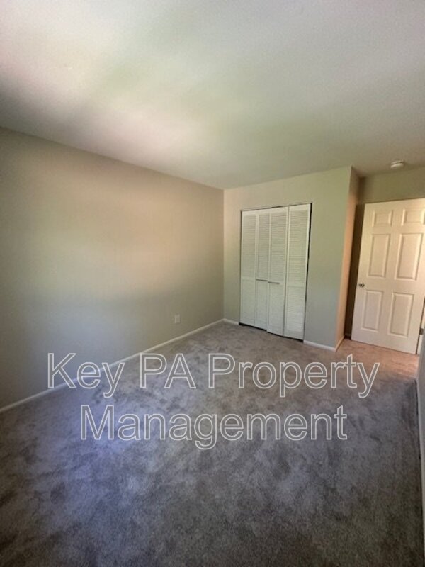 Building Photo - 517 S Coventry Ln