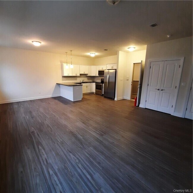 Building Photo - 250 NY-32