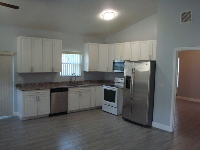 Building Photo - 317 Jennings Ave