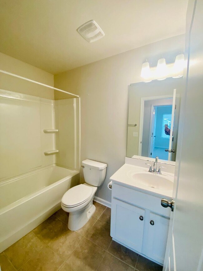 Building Photo - 3BR/3.5 Bath Townhouse in Ballantyne