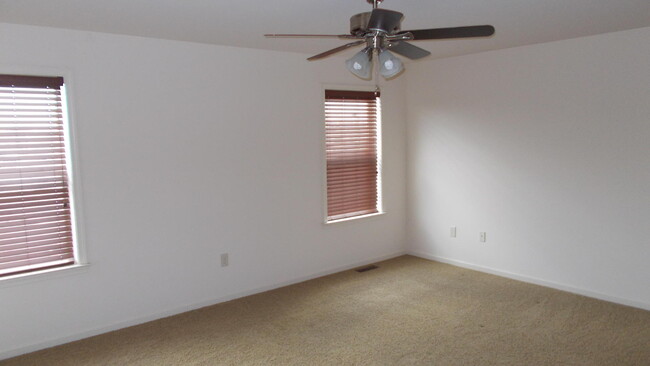 Building Photo - **Move in special - $500 off first months ...