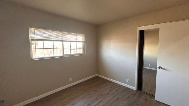 Building Photo - 738 Evergreen Way