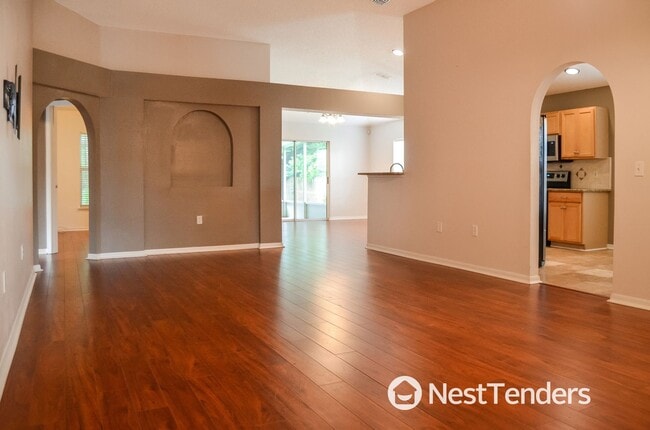 Building Photo - Four Bedrooms in Hickory Hill!