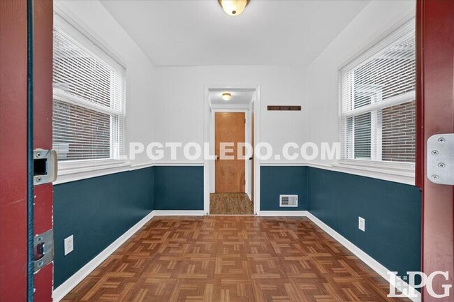 Building Photo - 667 Caswell Ave