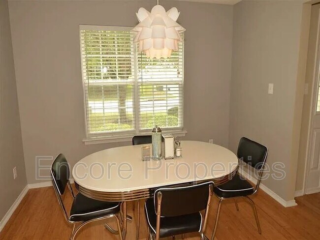 Building Photo - 6225 Saybrooke Dr