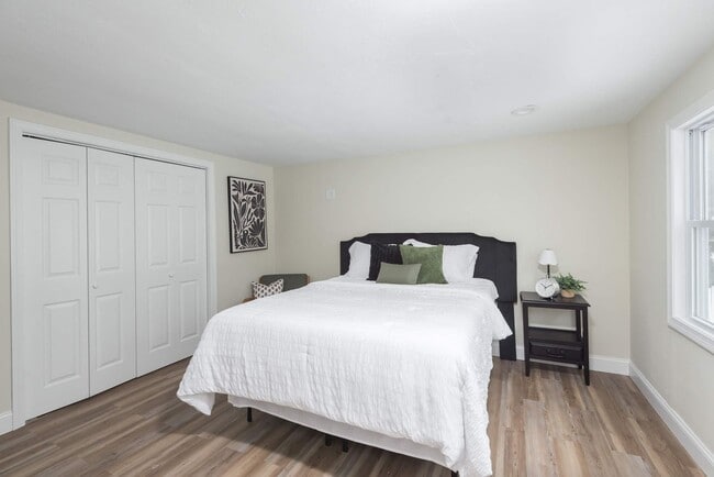 Building Photo - opportunity in South Carver!!