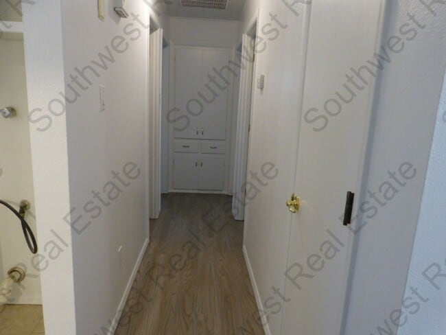 Building Photo - Charming 3 bedroom home