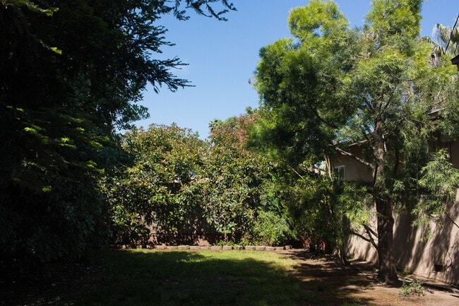 Building Photo - Cute and updated 3 bedroom 1 bathroom home...