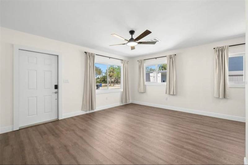 Building Photo - 185-187 38th Ave SE