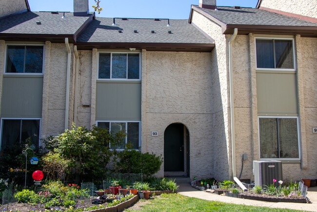 Primary Photo - 93 Tennyson Dr