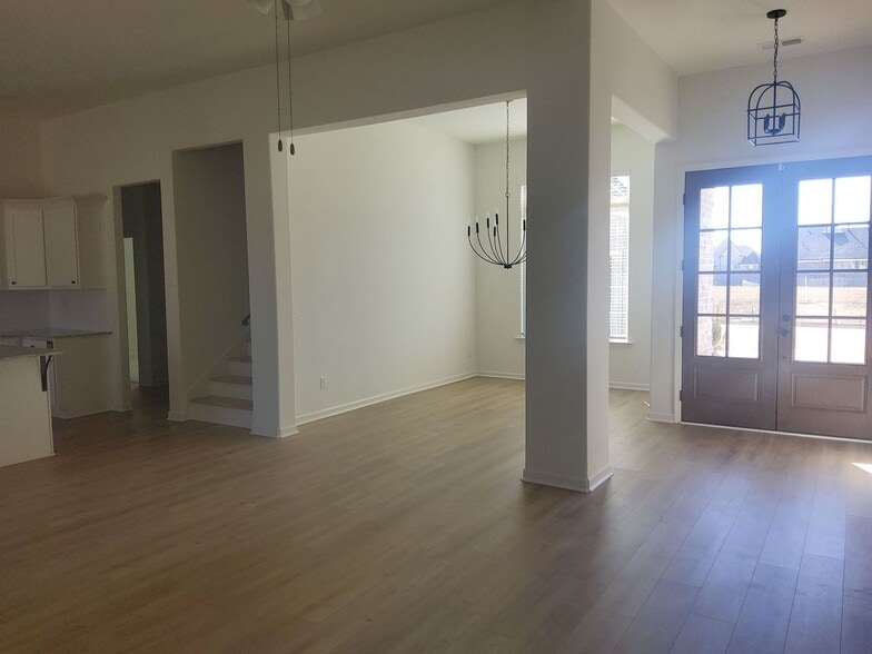 Building Photo - 35 Hillside Dr