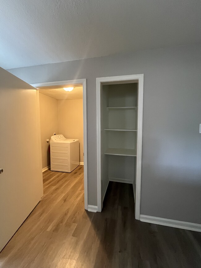 Building Photo - 8328 Campanella Dr